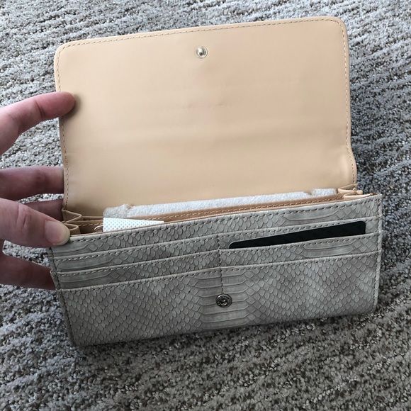 Guess Greyson Wallet - Picture 3 of 4